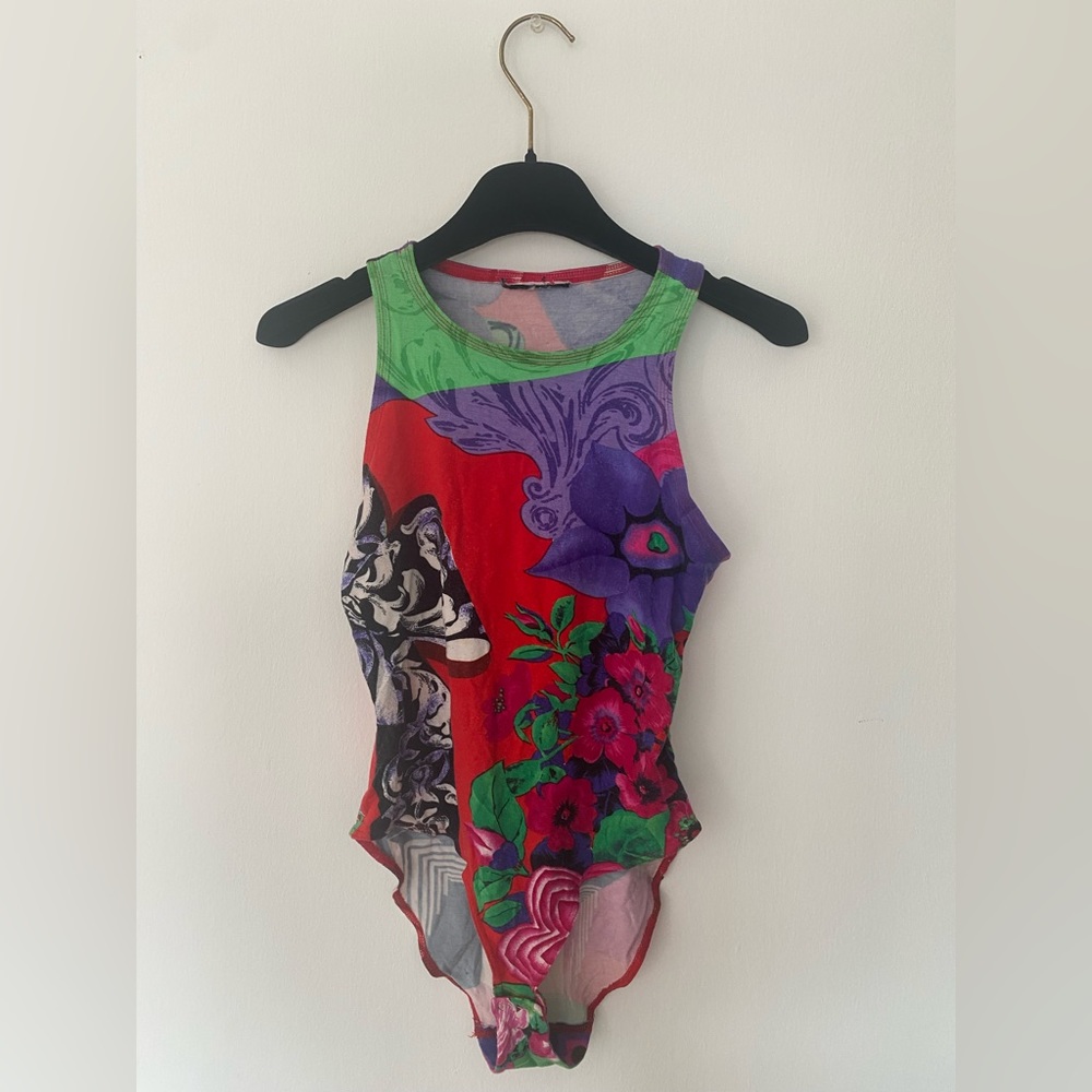 Vintage 90’s VERSUS Versace bodysuit. Size 4 USA . No tag. Authentic piece.